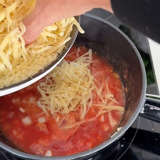 Walliser Tomatenfondue - alpine Tradition trifft mediterranes Aroma