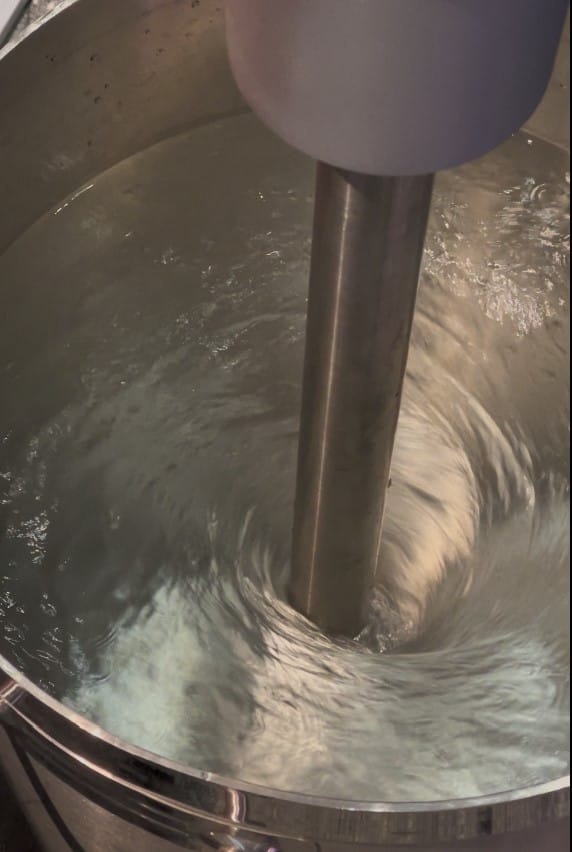 Stark wie ein Bootsmotor: Der Stabmixer Gastro 50 cm